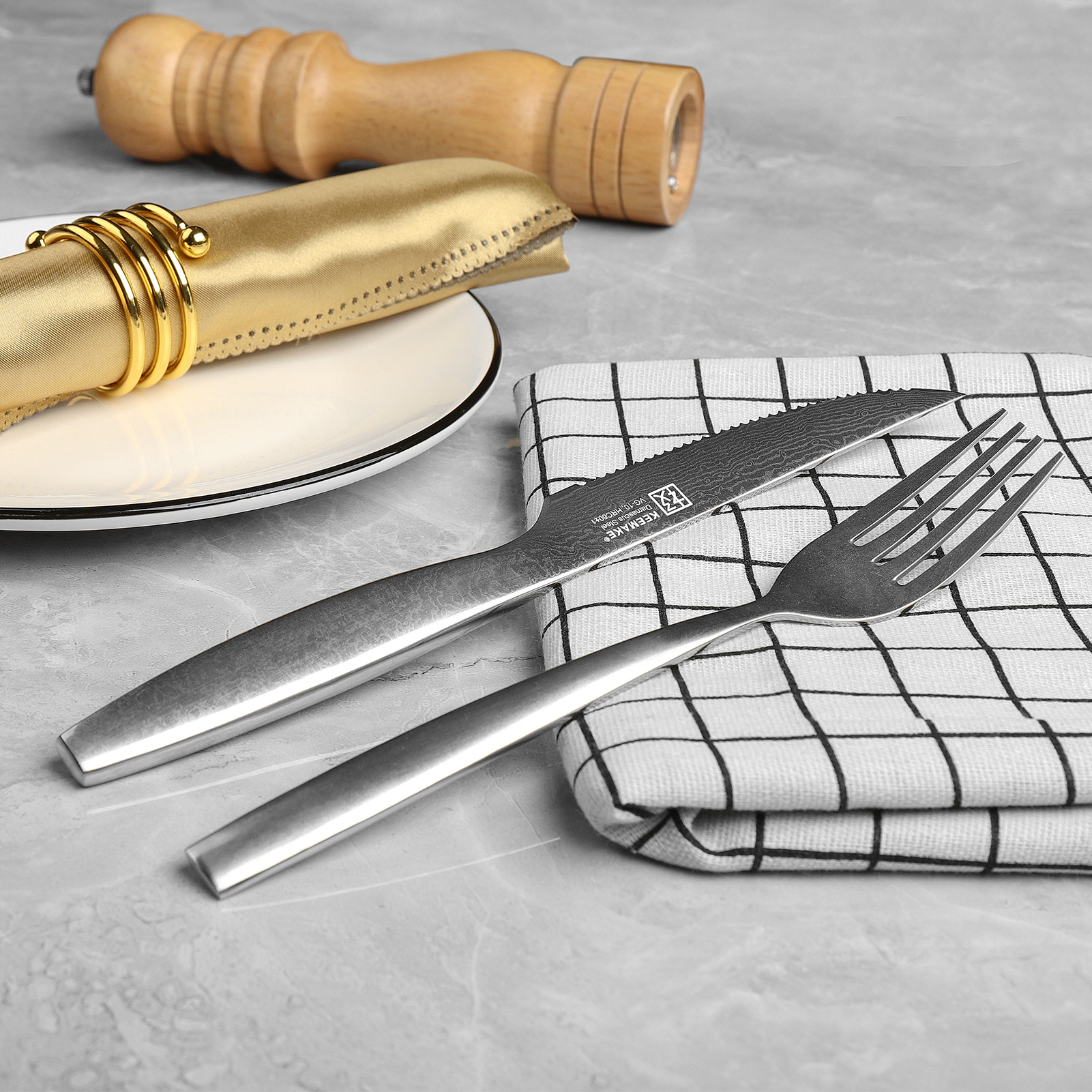 KEEMAKE Unique Design Damascus 2pcs Steak Knives & 2pcs Forks Set With Wooden Box